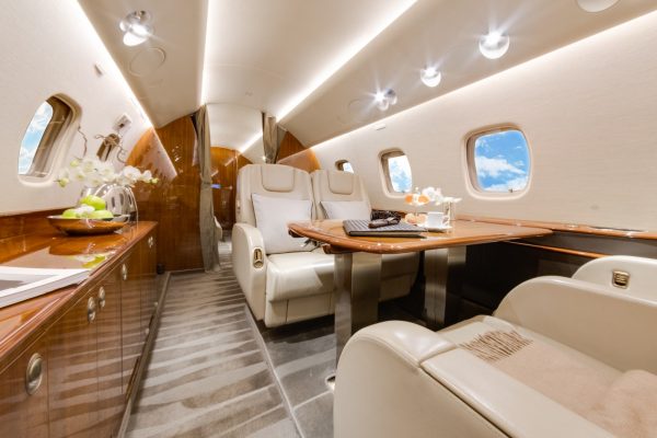 Fly VIP nghĩa là mọi dịch vụ cung cấp trên chuyến bay đều theo tiêu chuẩn VIP